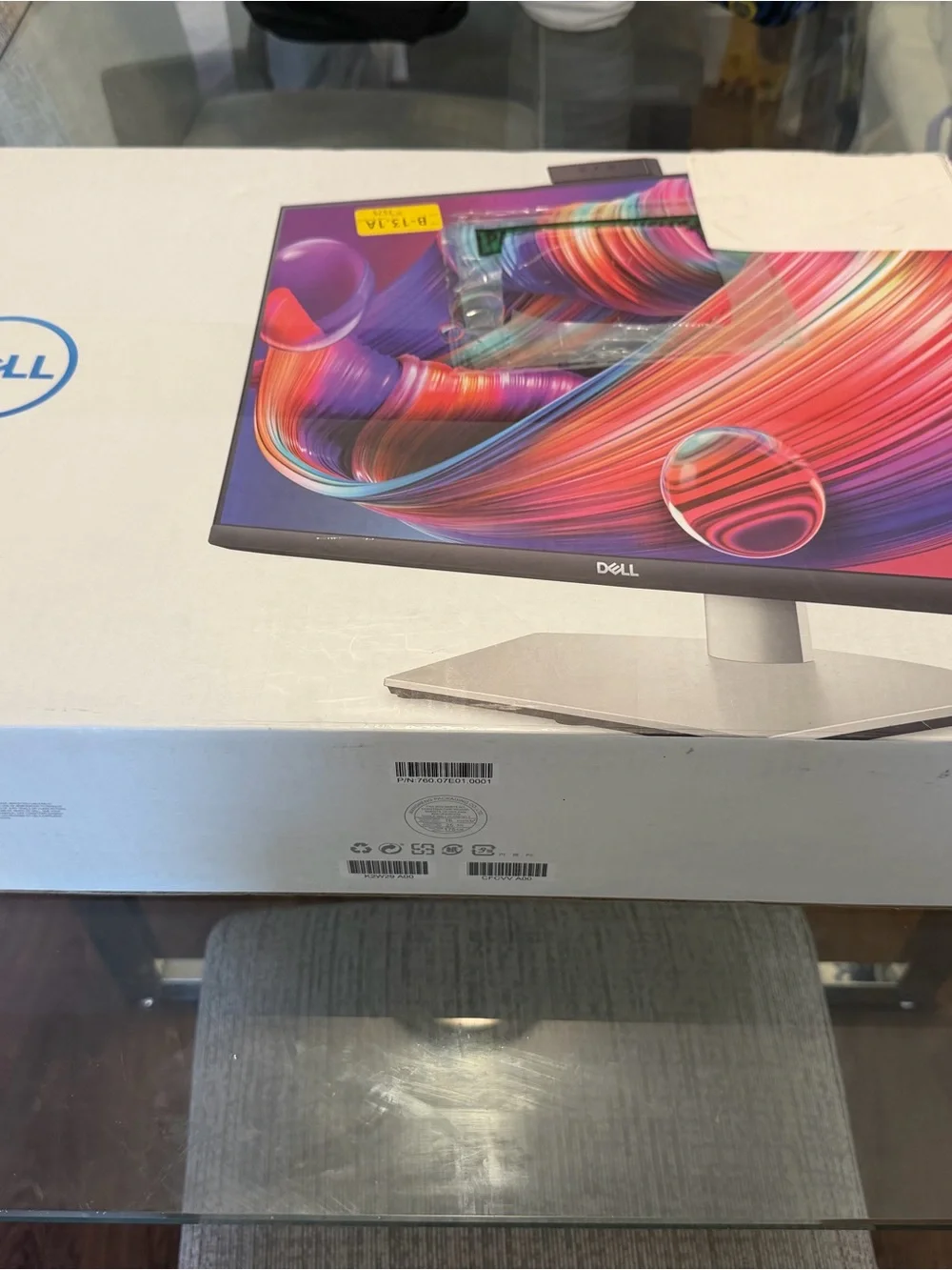 Dell Monitor with Multicolor Display Graphics on White Packaging